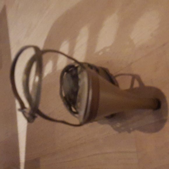 Beautiful Gold Shoes - Picture 2 of 6